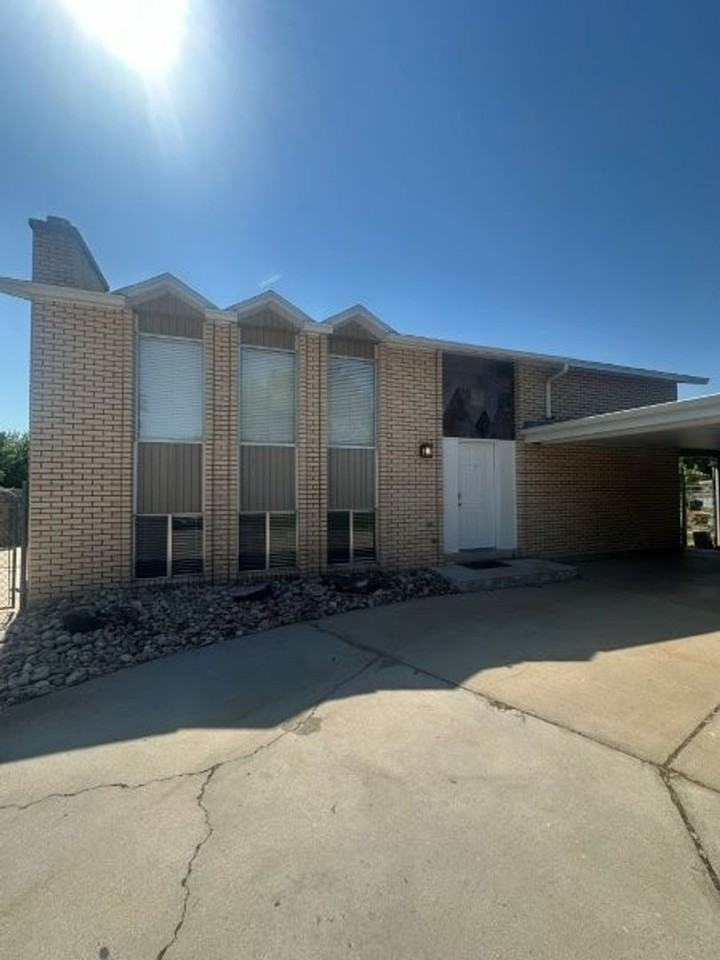 2641 N 1375 W - Photo 2 of 32