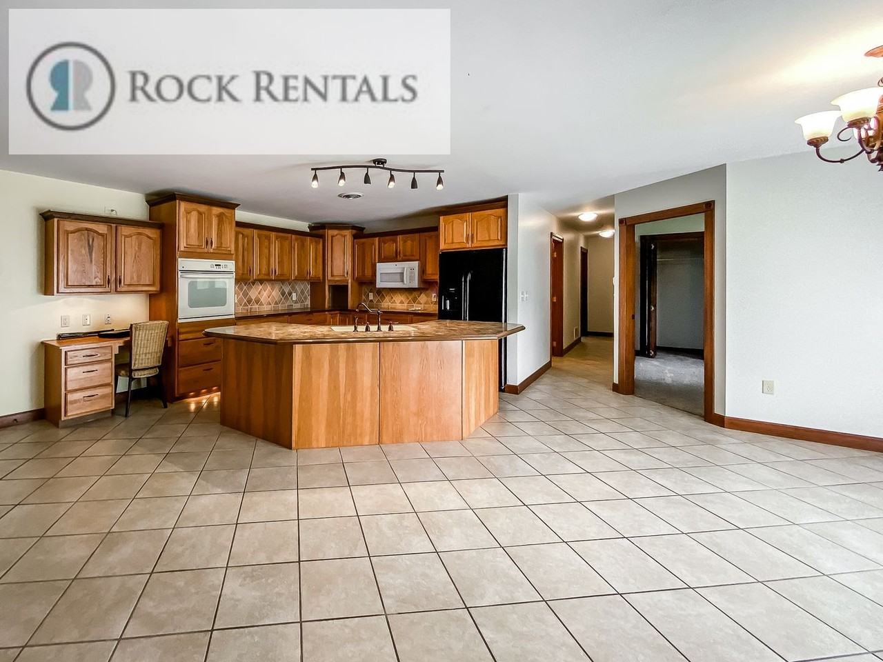 3300 Summerset Dr - Photo 3 of 15