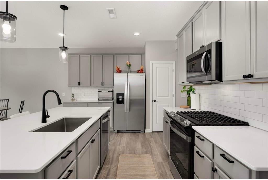 17983A Giants Way - Photo 3 of 16