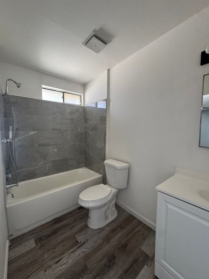 725 E Ridgecrest Blvd A-E - Photo 4 of 8