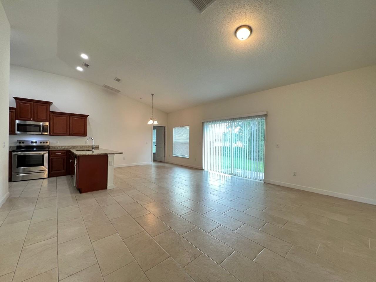 306 Colony Ct - Photo 3 of 18