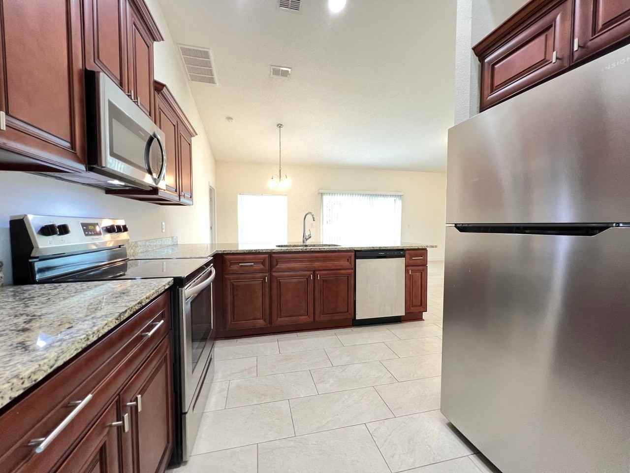 306 Colony Ct - Photo 5 of 18