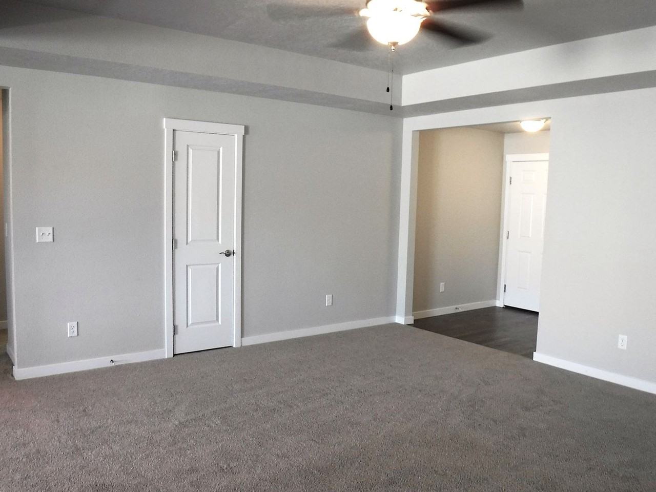 1018 E Brush Creek St - Photo 3 of 15