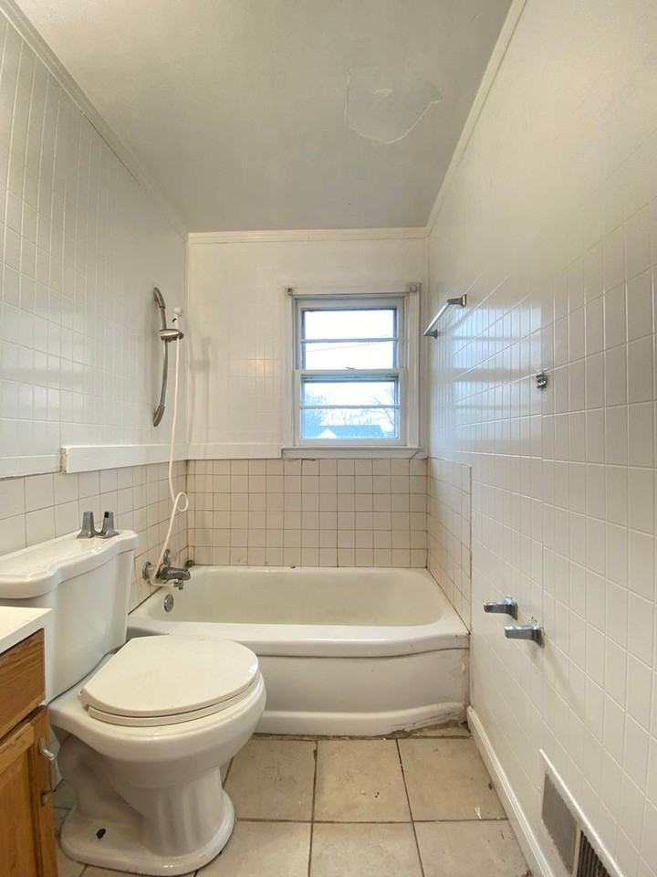 3929 Maine Ave Nw - Photo 2 of 8