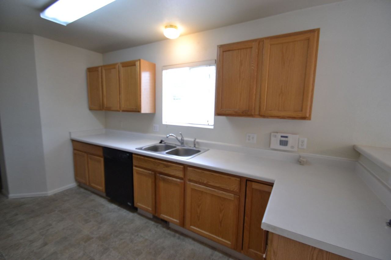 7228 Waterman Way - Photo 4 of 8