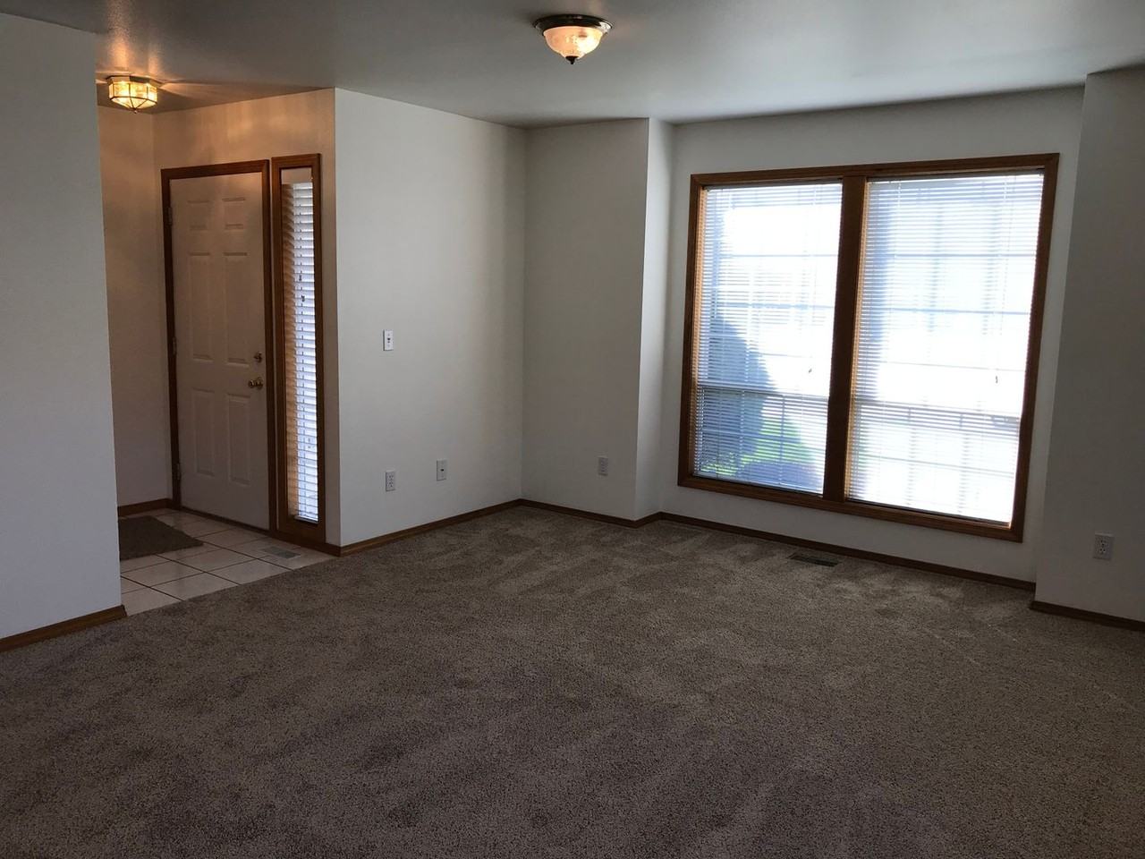 3246 N Mitchell St - Photo 2 of 20