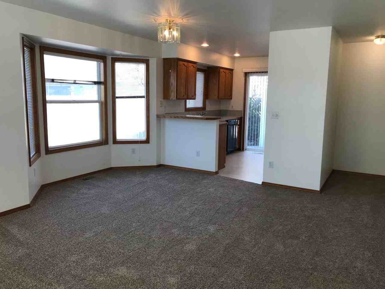 3246 N Mitchell St - Photo 3 of 20