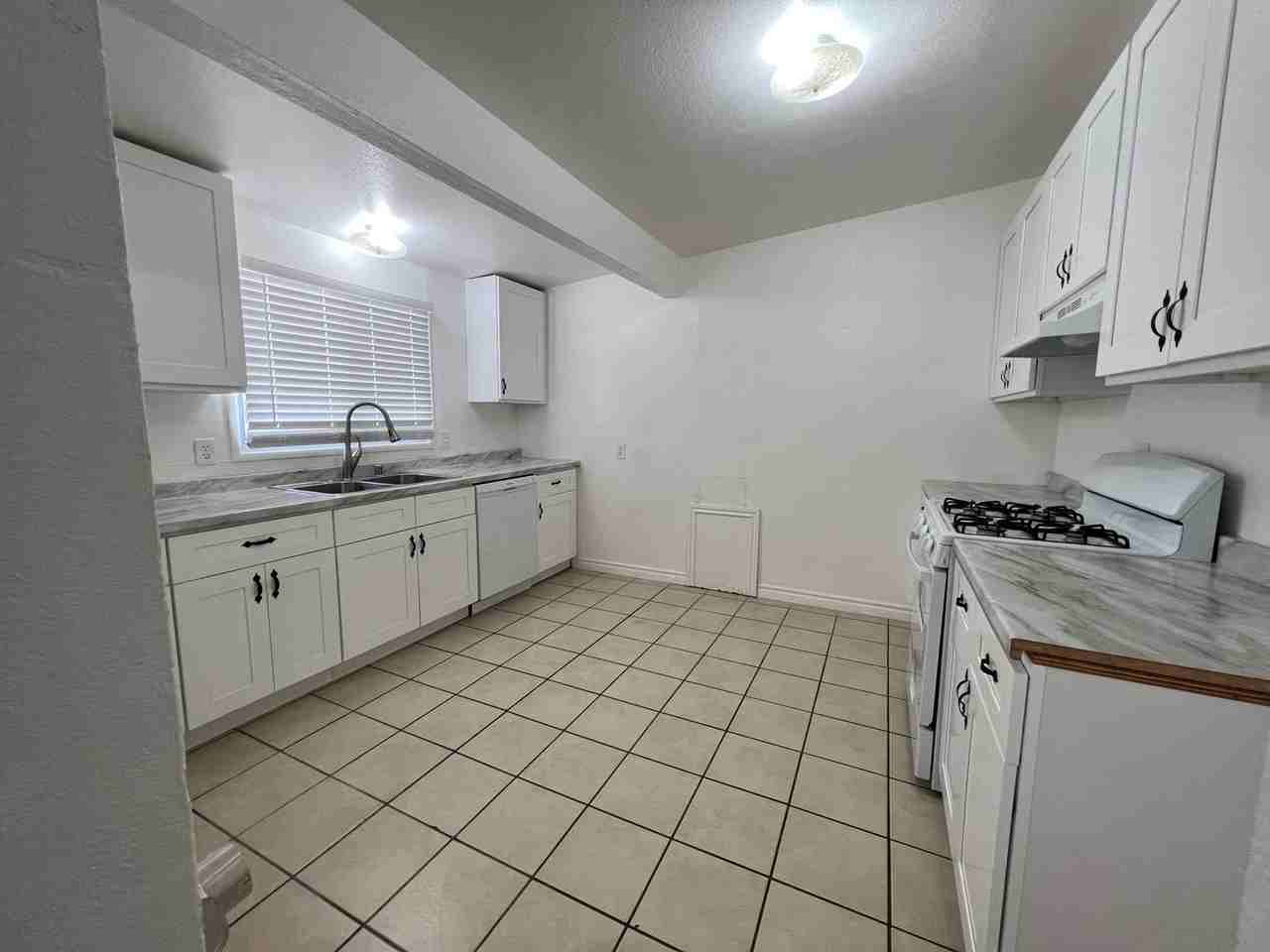 320 Palm Dr - Photo 4 of 12