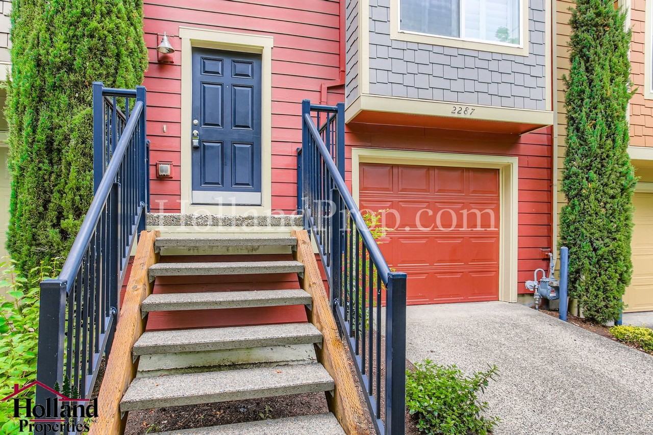 2287 Ne Sheffield Ave - Photo 3 of 29