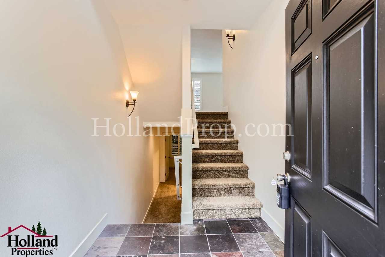 2287 Ne Sheffield Ave - Photo 4 of 29