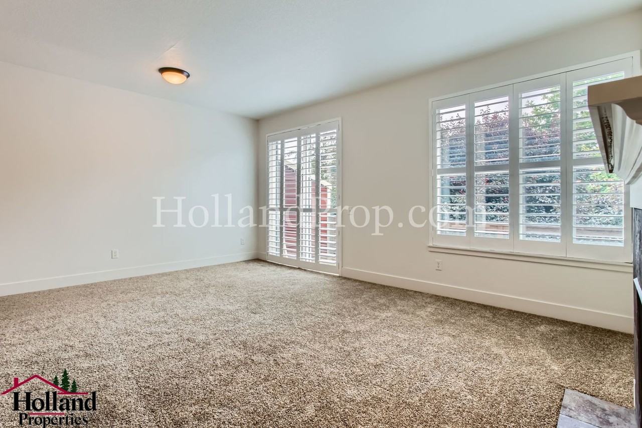 2287 Ne Sheffield Ave - Photo 7 of 29