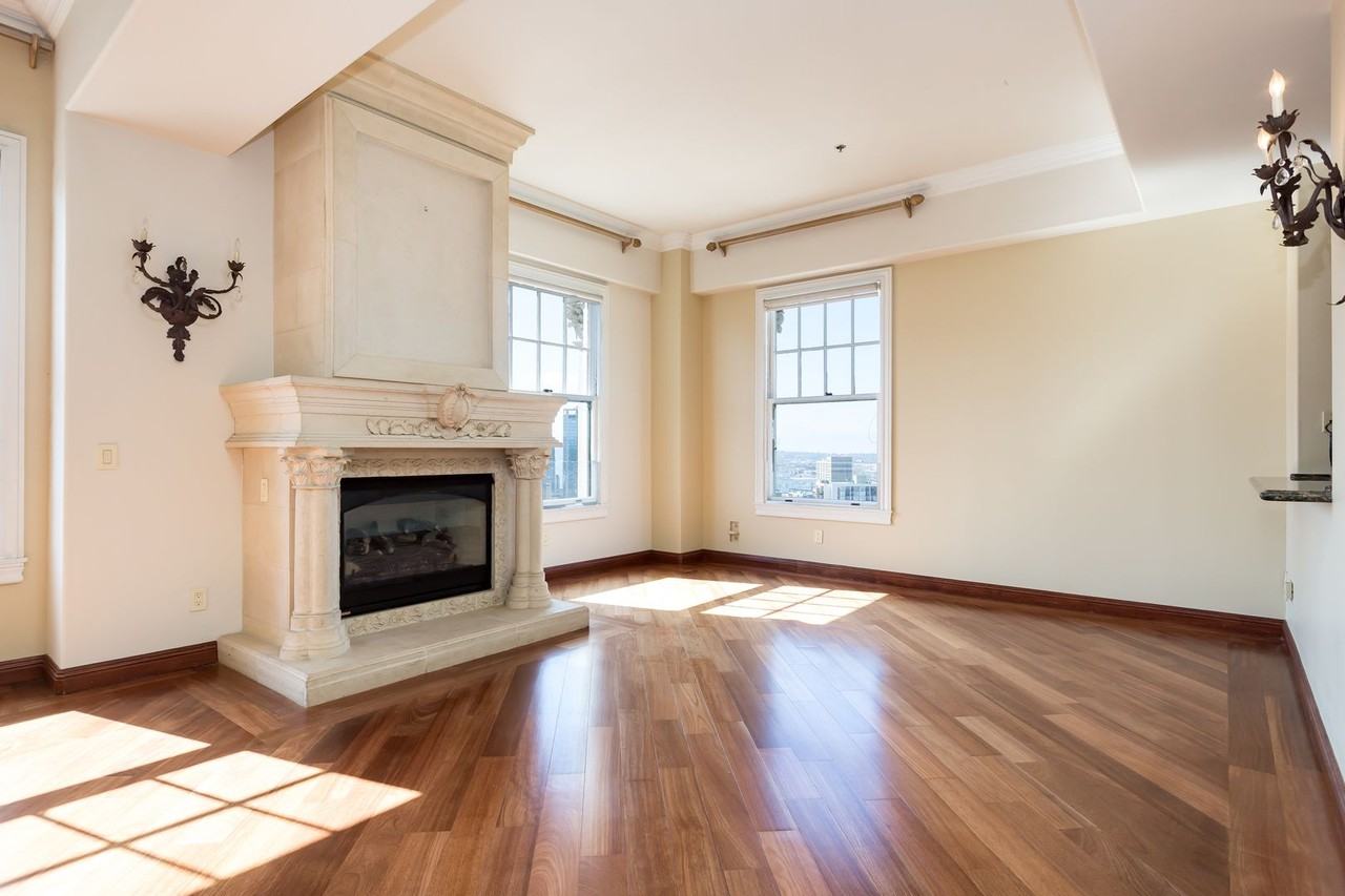 702 Ash St #1500 - Photo 6 of 25