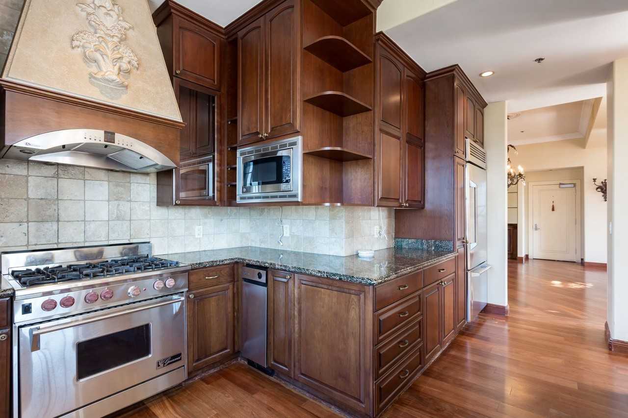702 Ash St #1500 - Photo 7 of 25