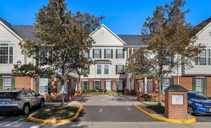 25200 Lake Shore Sq #104 - Photo 3 of 14