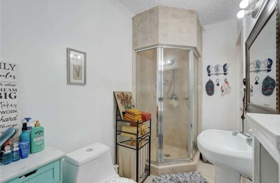817 1/2 East Palmyra Avenue - Photo 4 of 8