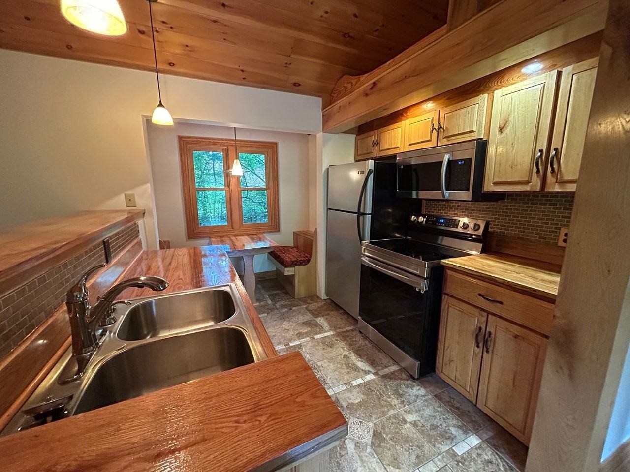 16 Lindsey Rd - Photo 3 of 49