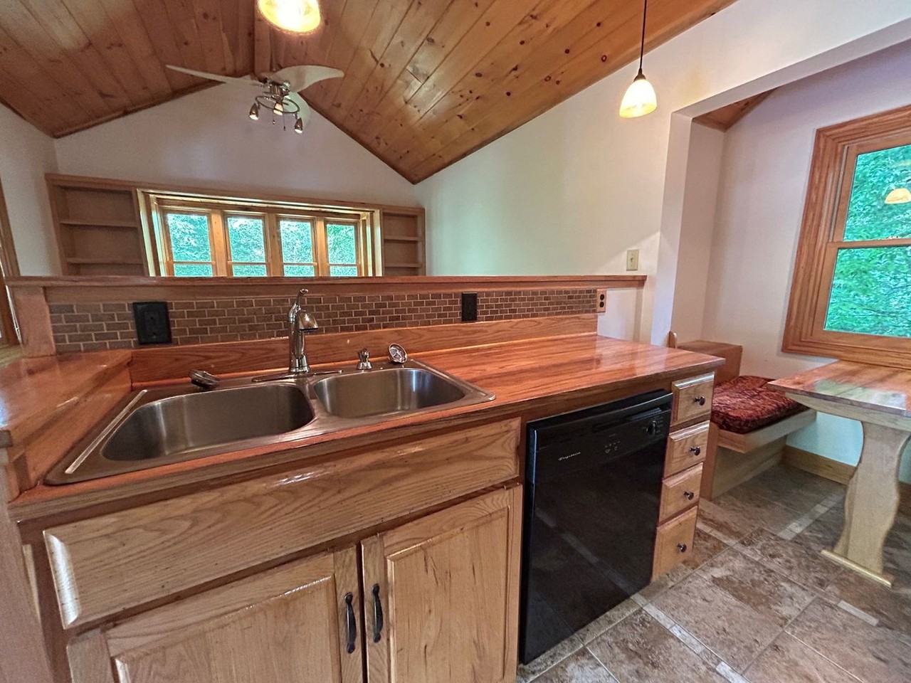 16 Lindsey Rd - Photo 4 of 49