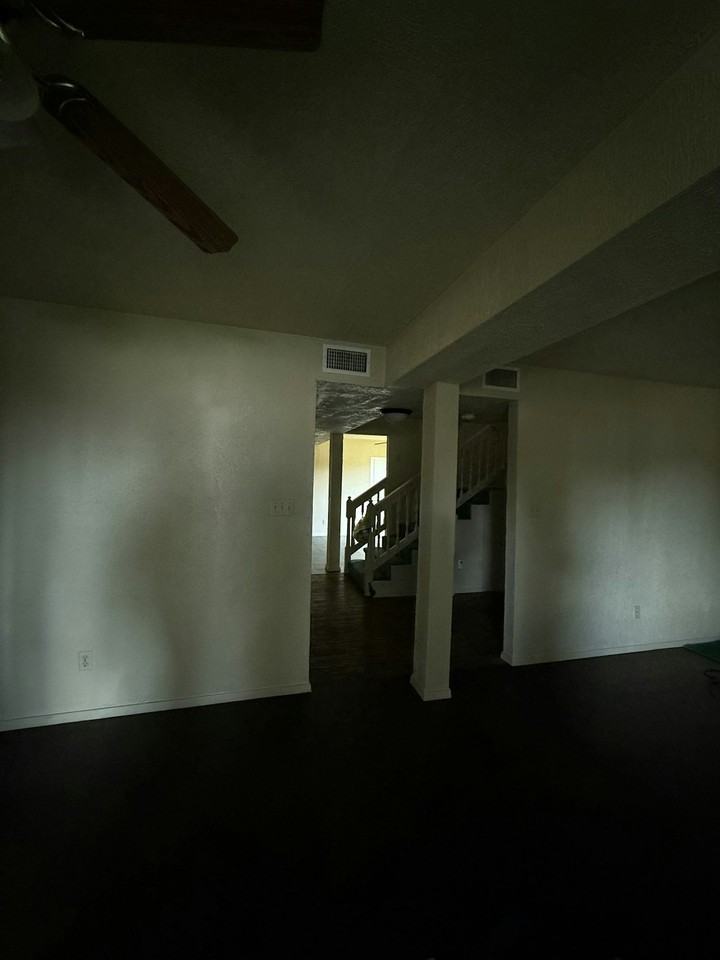 105 W Stegall Rd - Photo 3 of 4