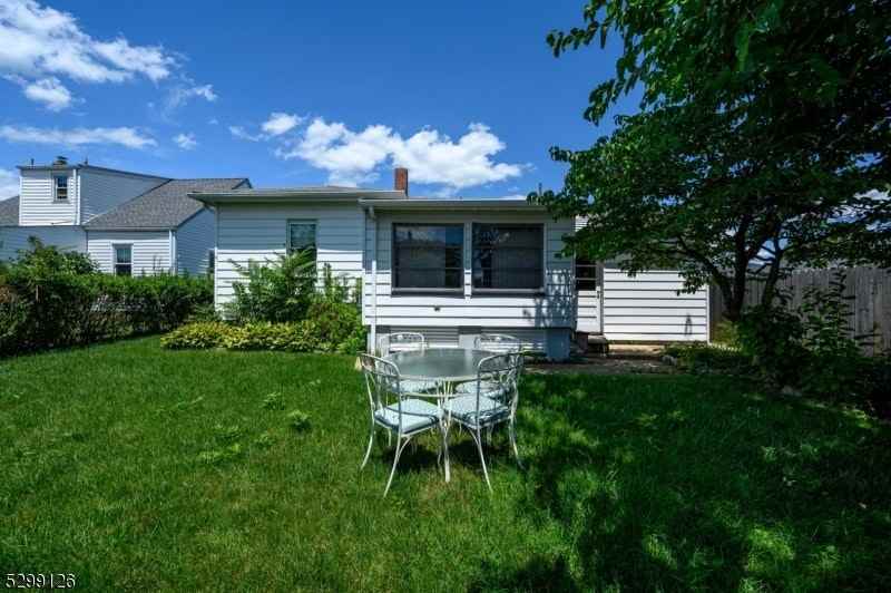 12 Jefferson St - Photo 3 of 31