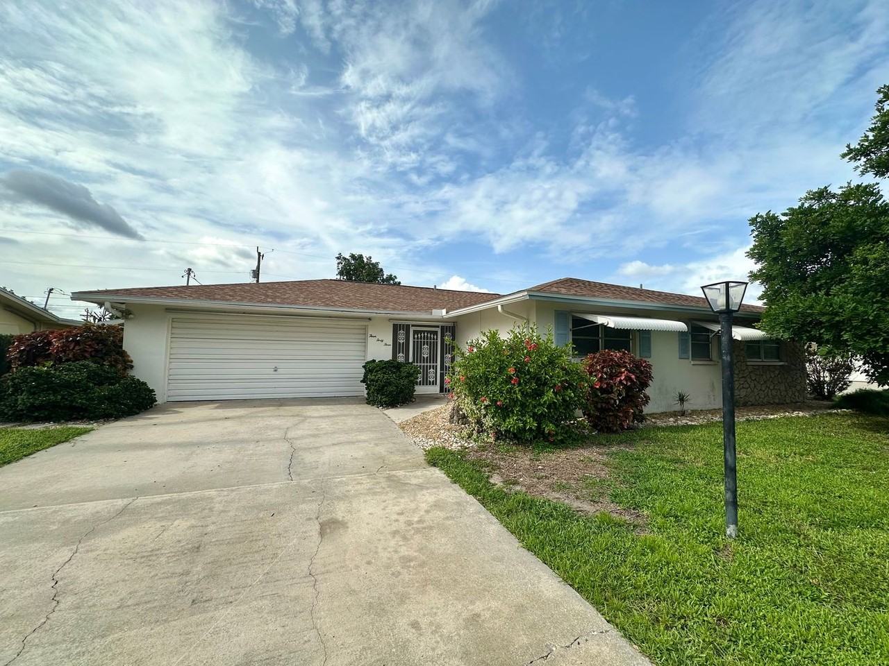 443 Monterey Ave - Photo 3 of 25