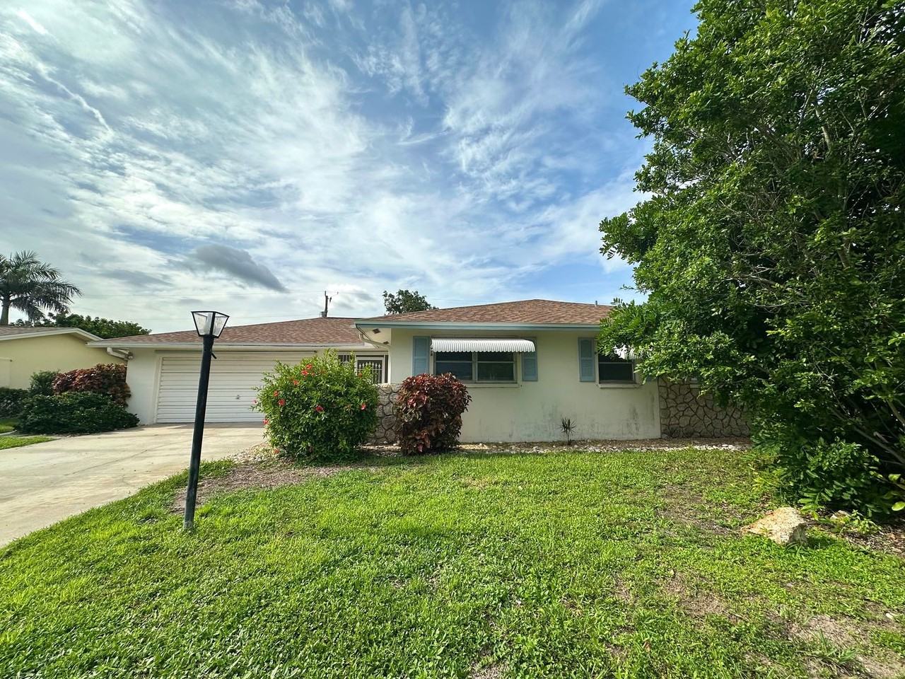 443 Monterey Ave - Photo 4 of 25
