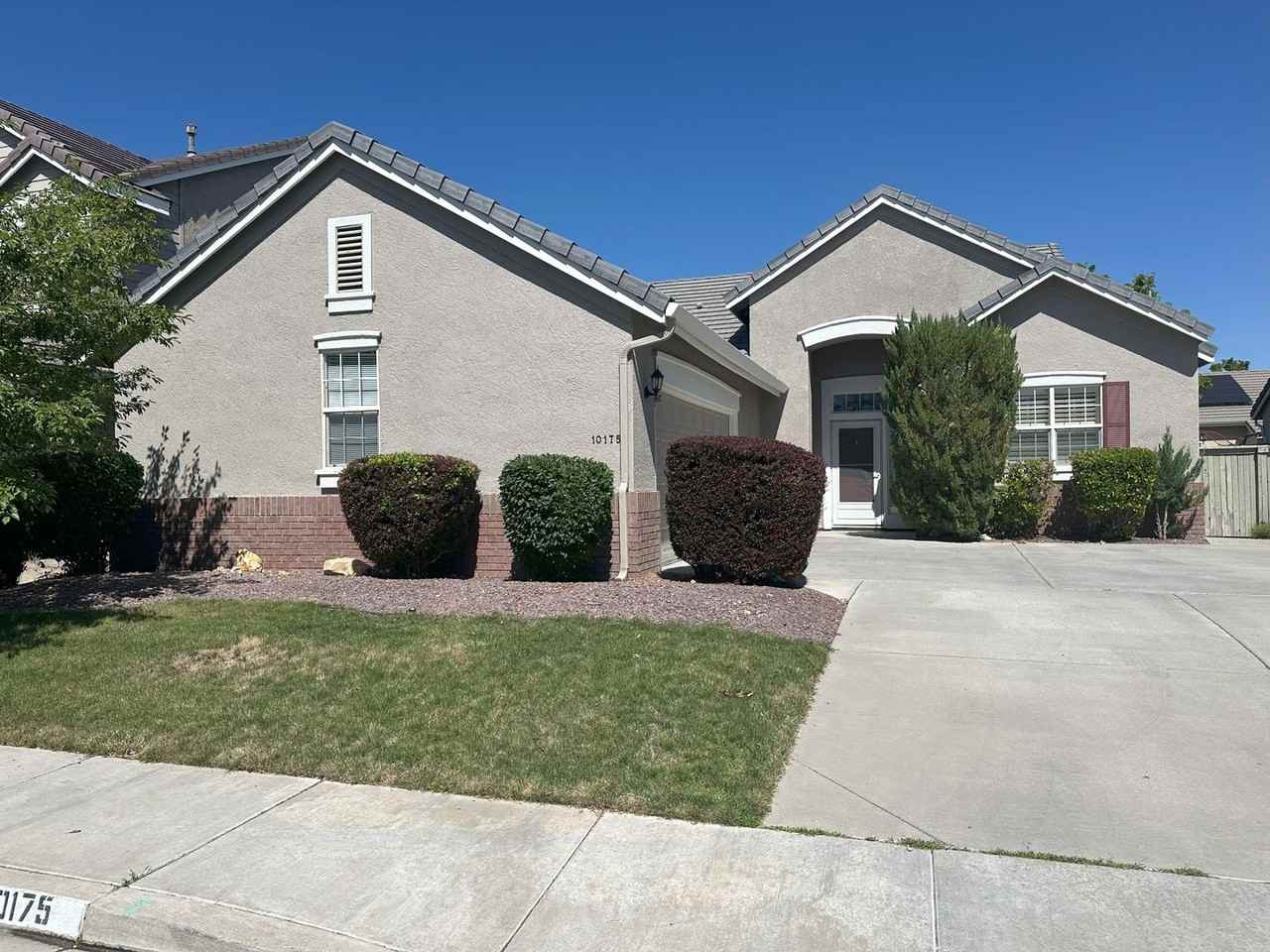 10175 Coyote Creek Ct - Photo 2 of 24