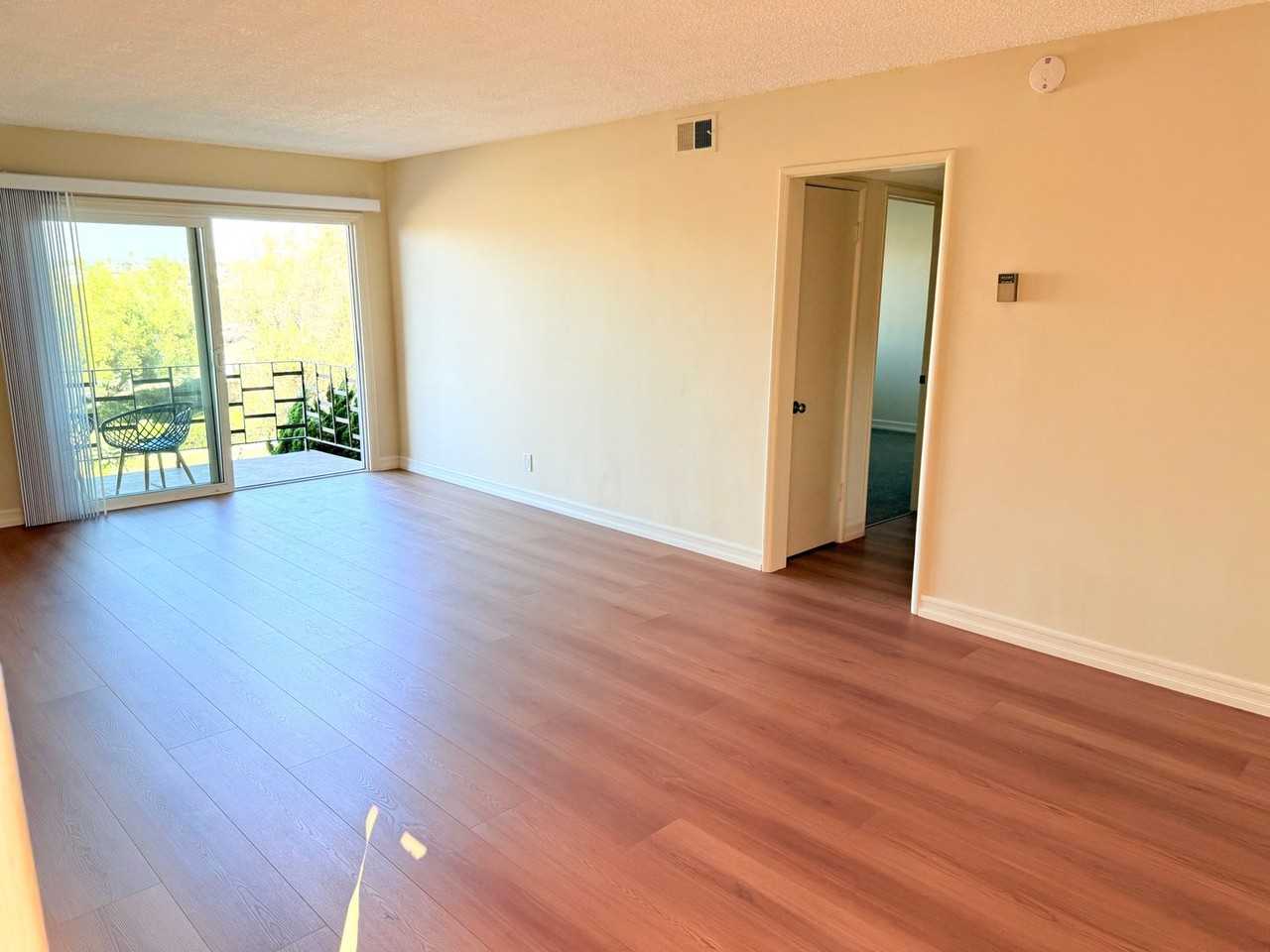 Riviera Apartments - Photo 4 of 12