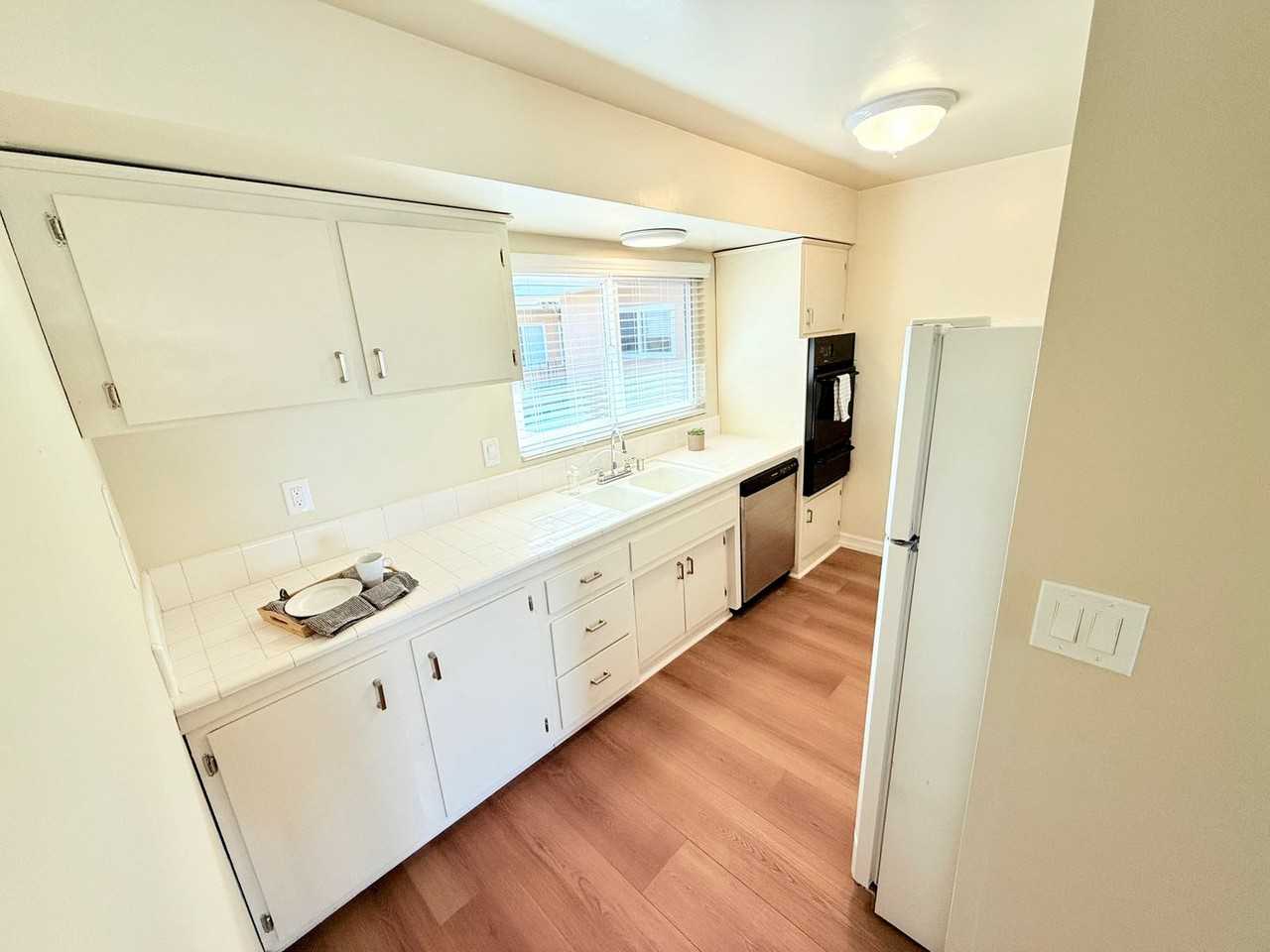 Riviera Apartments - Photo 6 of 12