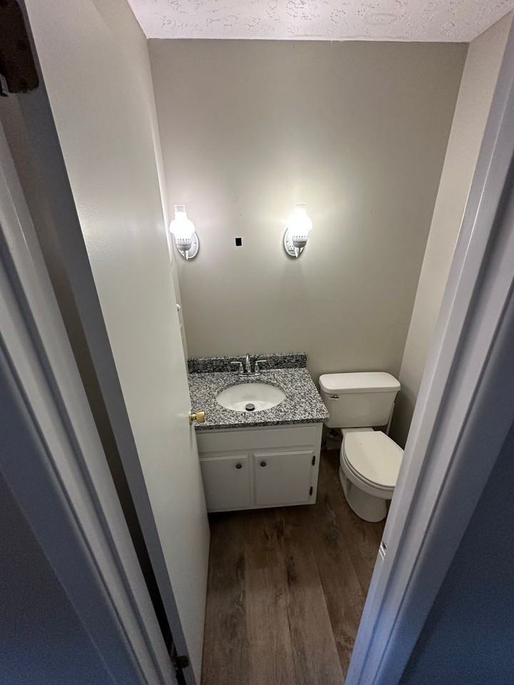 290 Lincoln St Sw - Photo 3 of 11