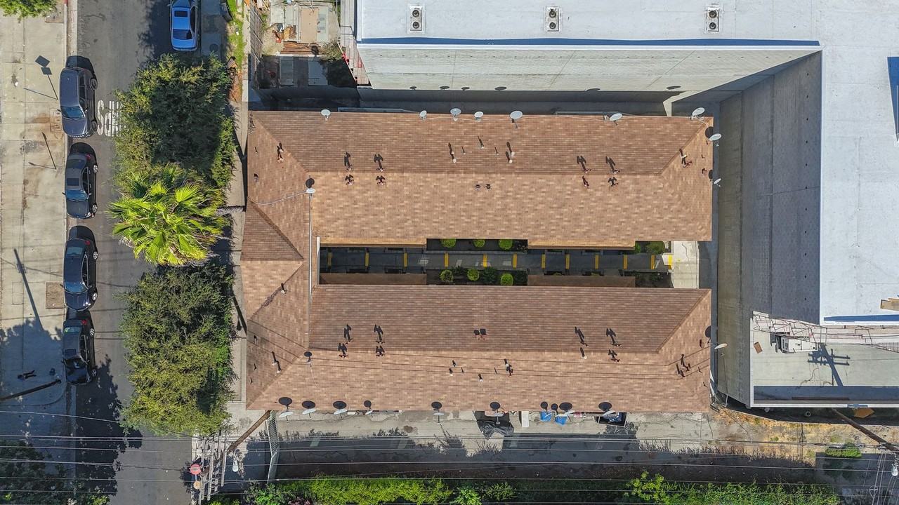 Virginia Apts LLC - Photo 3 of 4