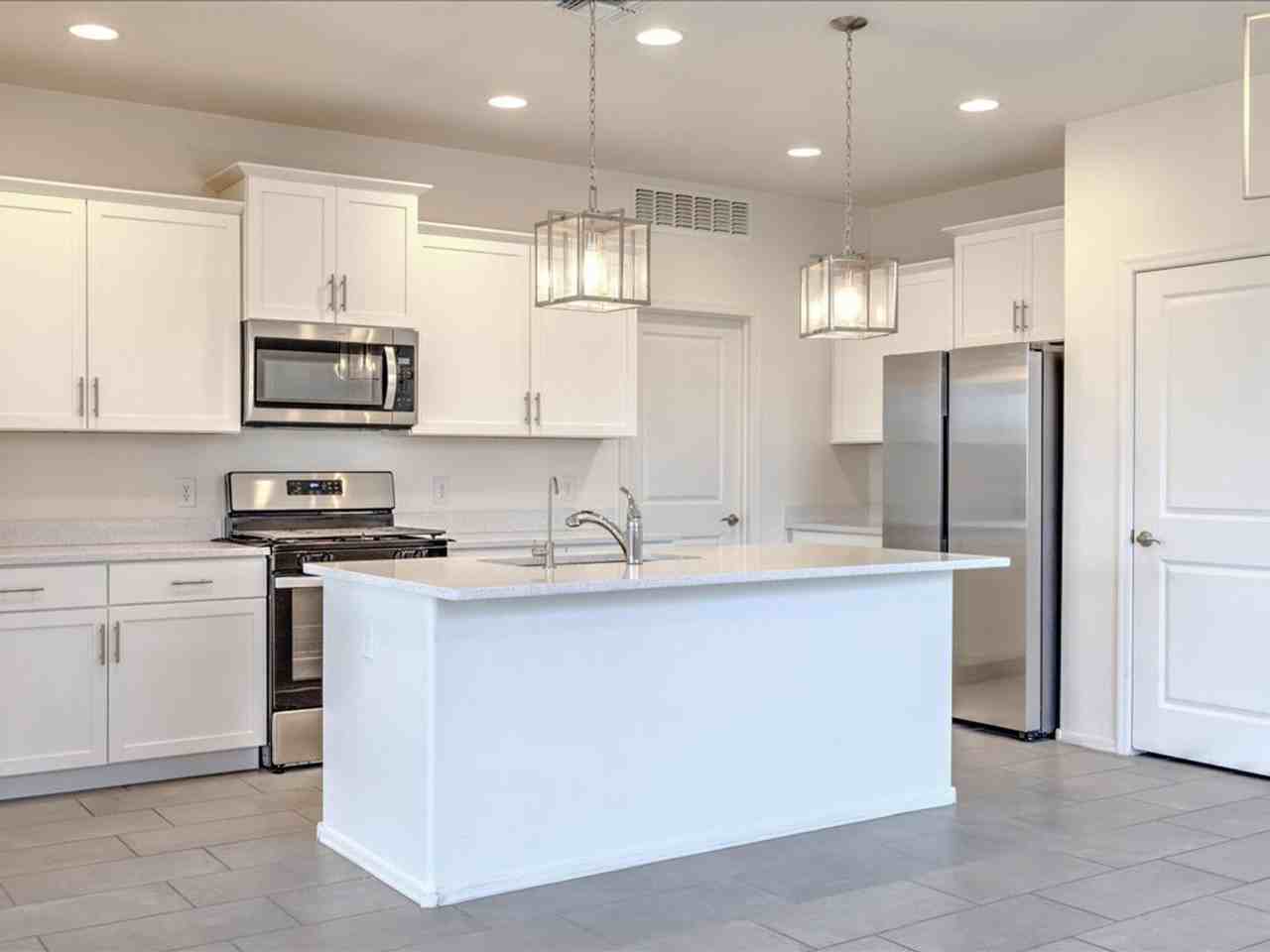 11328 S Weismann Dr - Photo 3 of 35