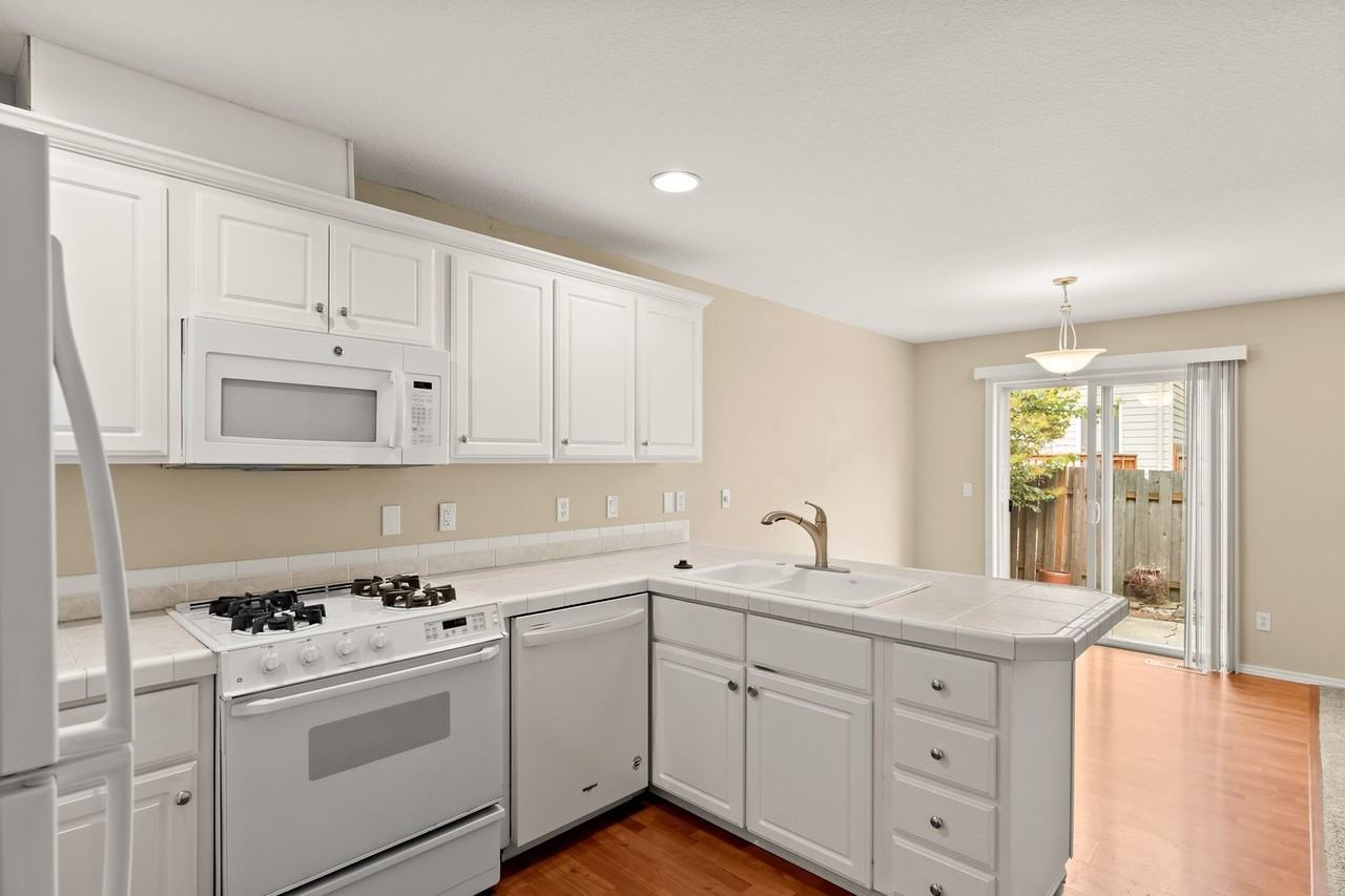 3977 Sw 180th Ter - Photo 2 of 19