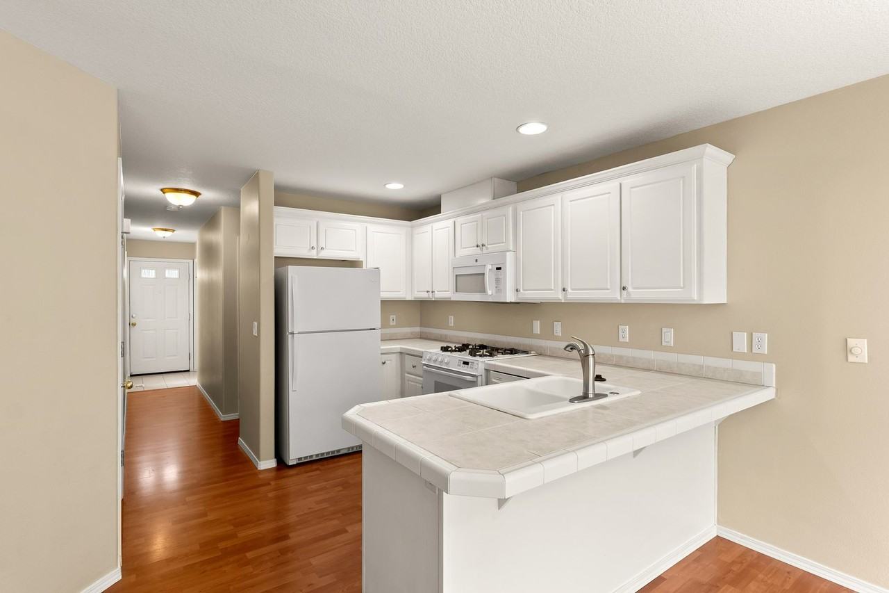 3977 Sw 180th Ter - Photo 4 of 19