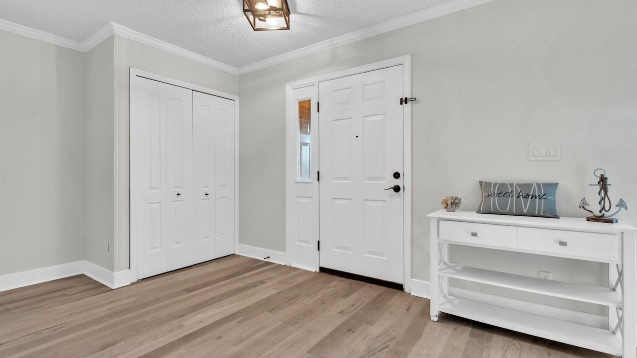 10192 Seminole Island Dr - Photo 4 of 39