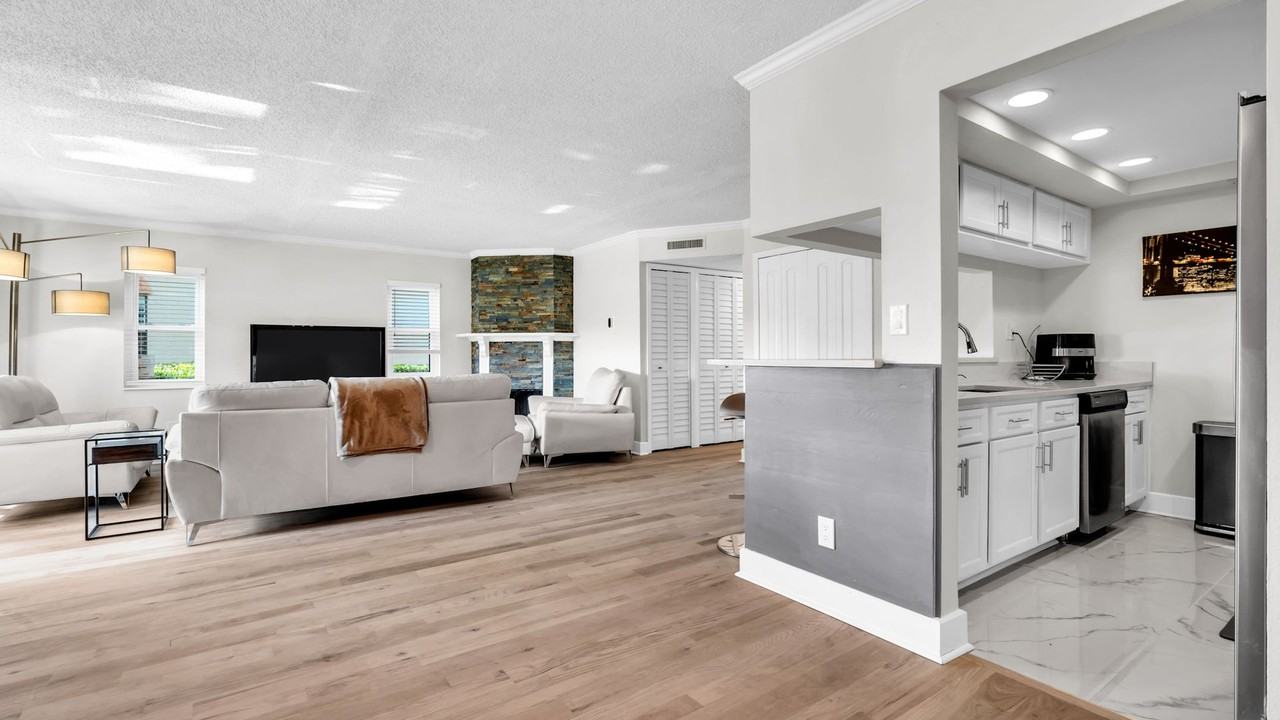 10192 Seminole Island Dr - Photo 7 of 39