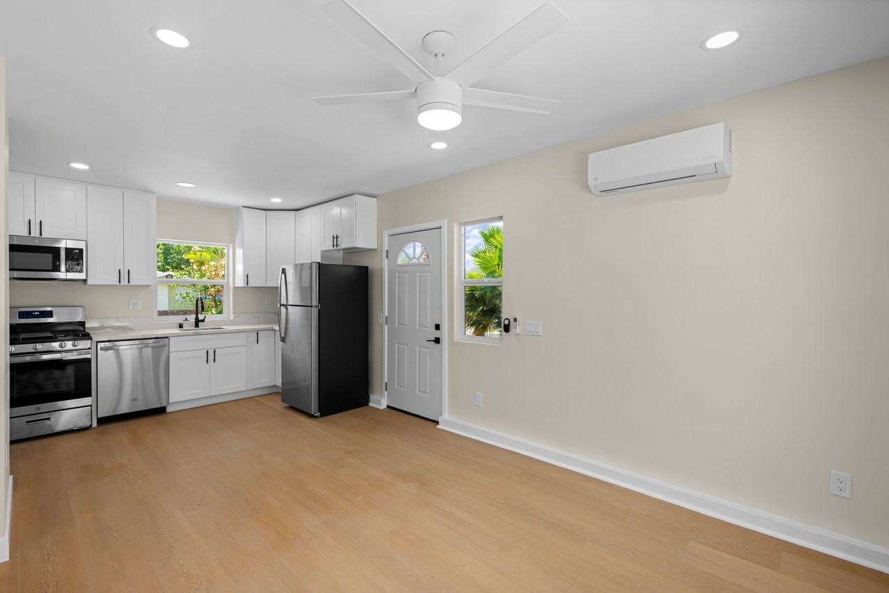 5053 Lenore Dr - Photo 4 of 15