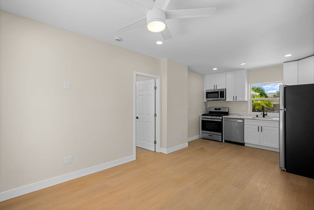 5053 Lenore Dr - Photo 5 of 15