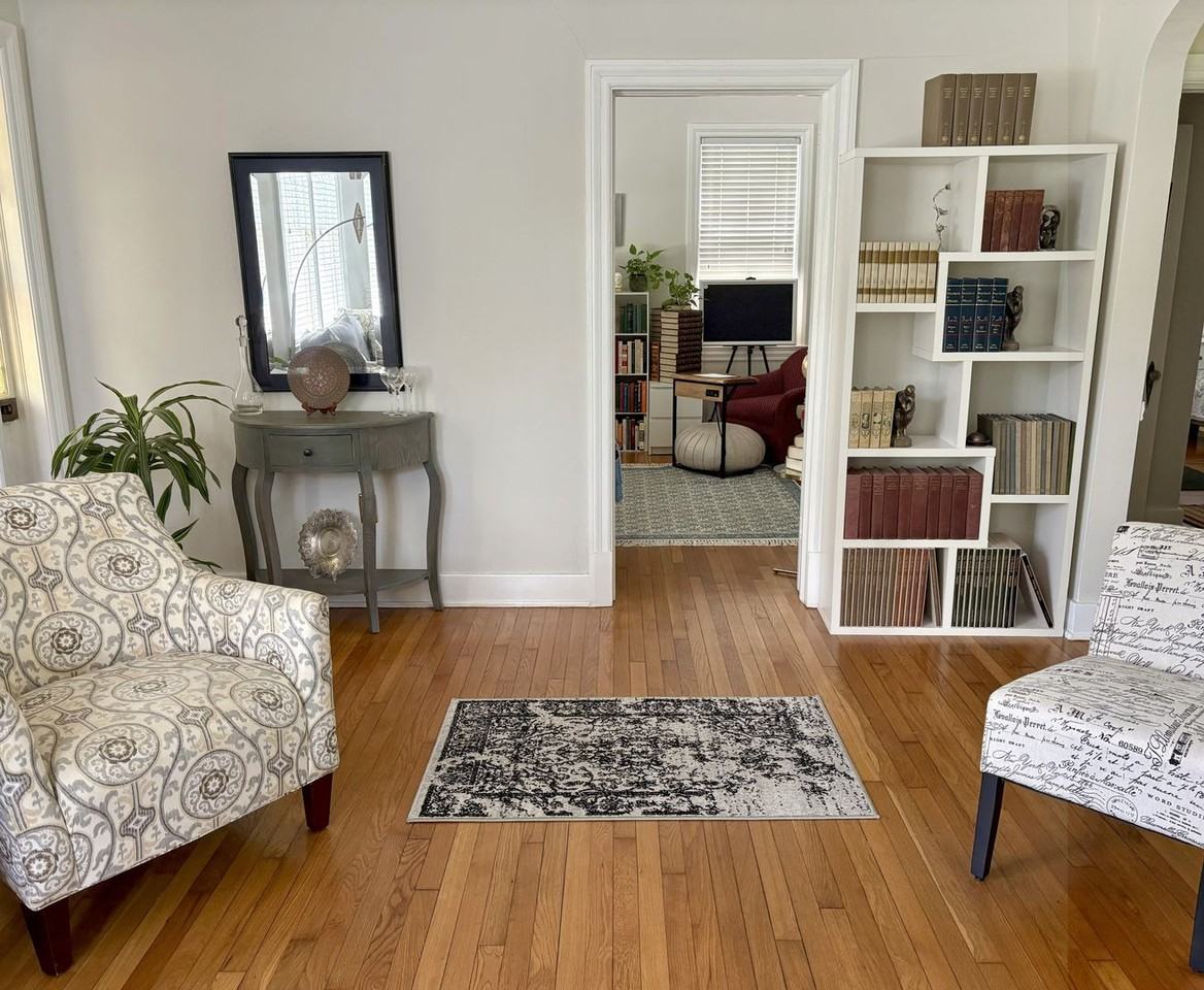 616 E 52nd St - Photo 3 of 17