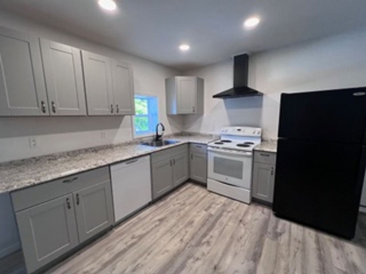 4703 Wildwood Rd - Photo 6 of 14