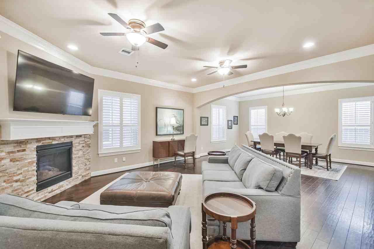 11002 Upland Forest Dr