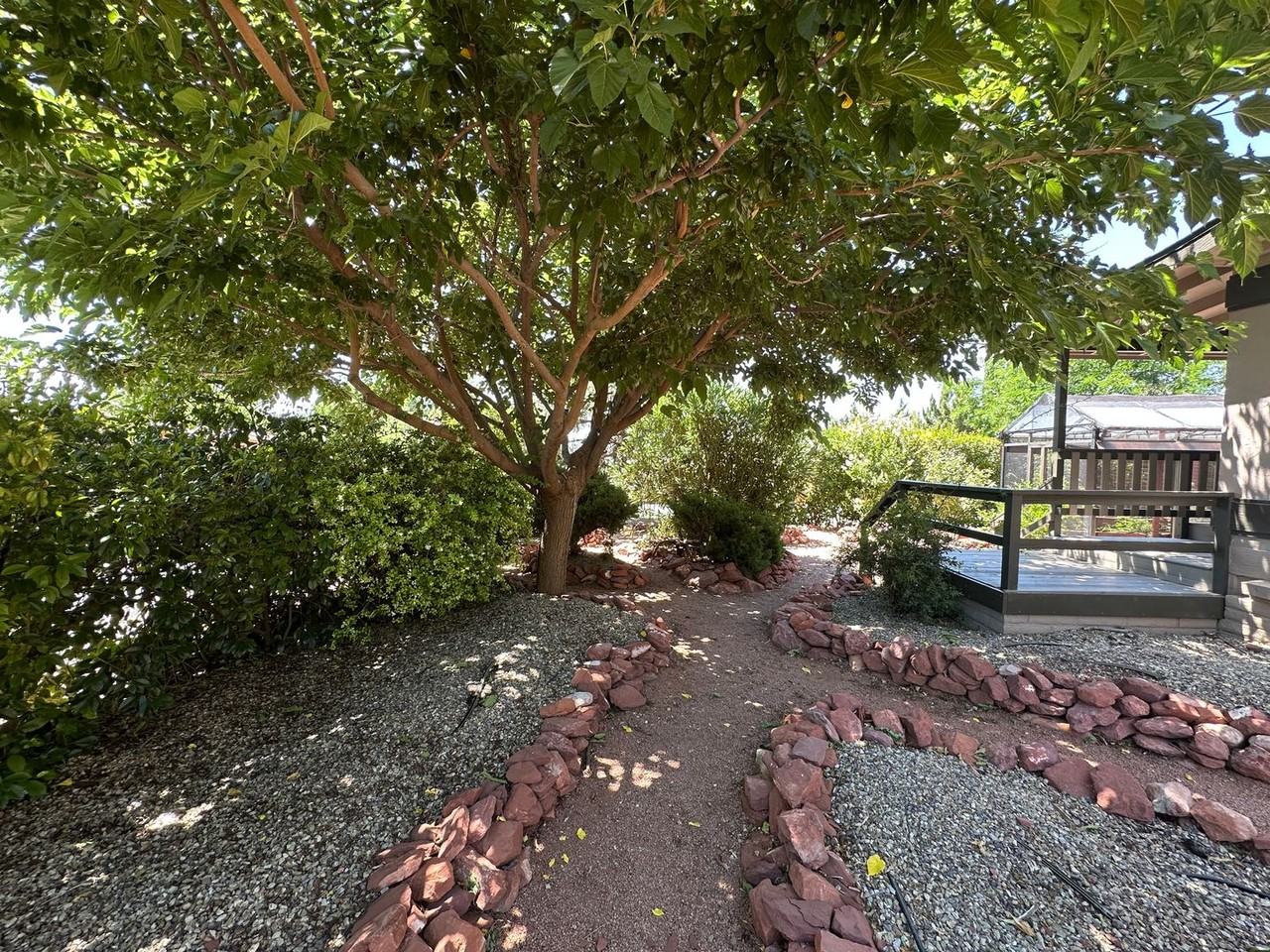 2510 Arrowhead Rd - Photo 4 of 30