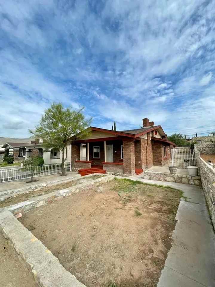 4415 Trowbridge Dr - Photo 2 of 13