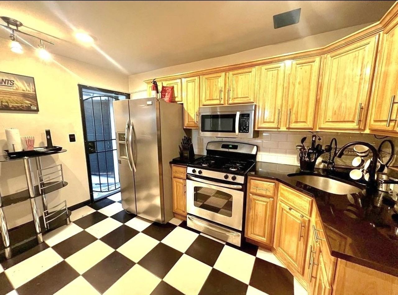 763 Jefferson Ave - Photo 7 of 13