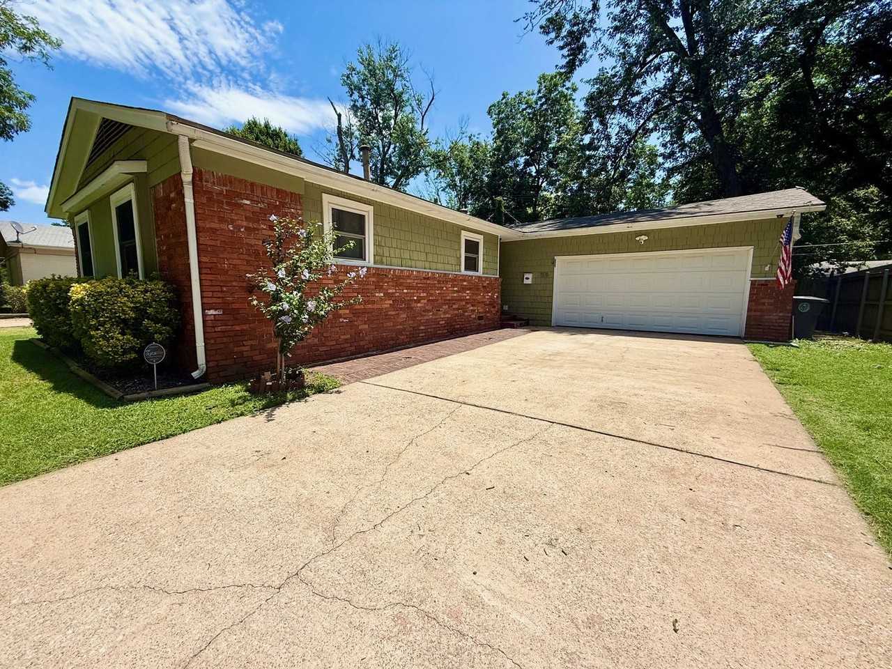 1516 E 59th St - Photo 2 of 17