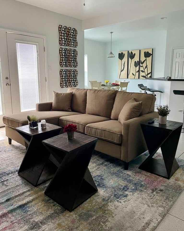 2235 Basswood St - Photo 3 of 14