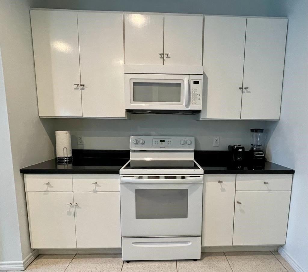 2235 Basswood St - Photo 5 of 14