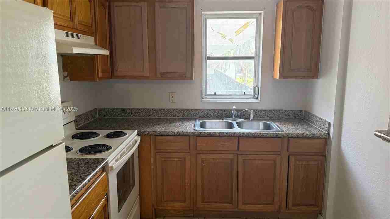 4160 Nw 21st St #215E - Photo 4 of 9