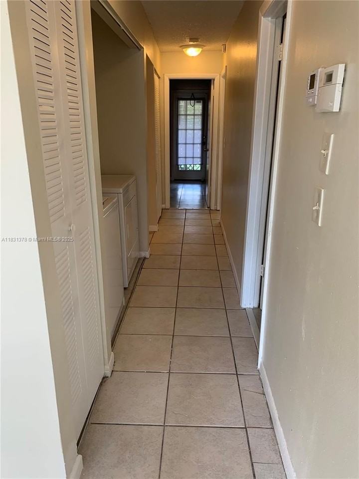 1314 White Pine Dr #8B - Photo 4 of 9