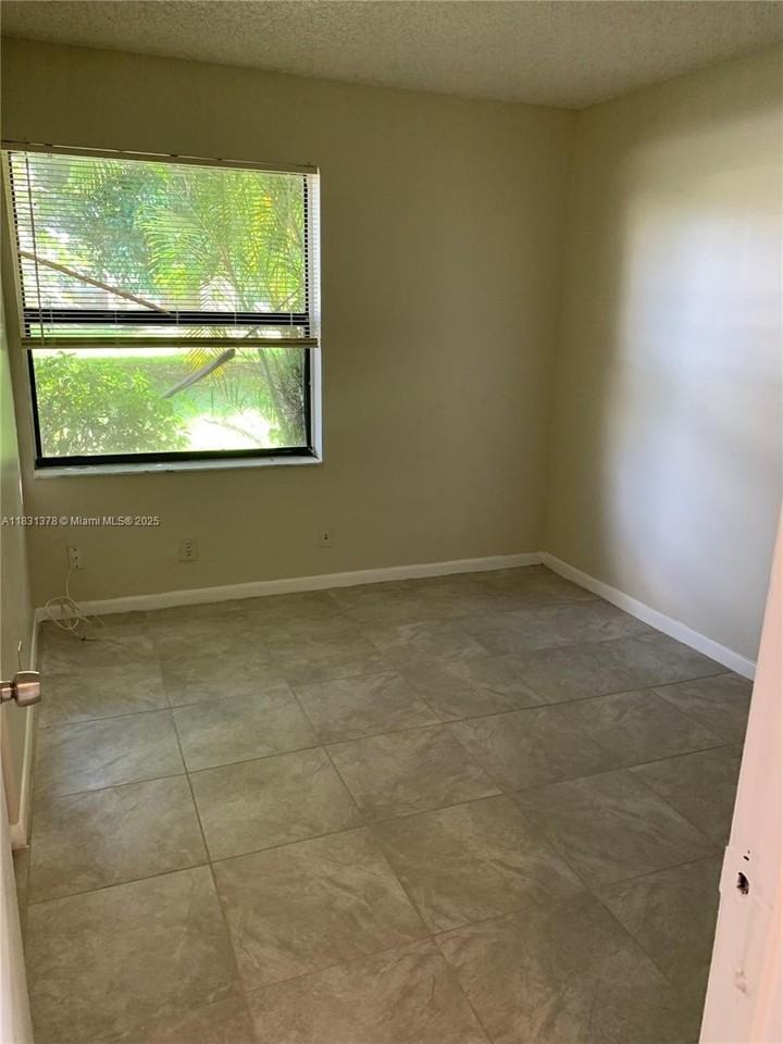 1314 White Pine Dr #8B - Photo 6 of 9