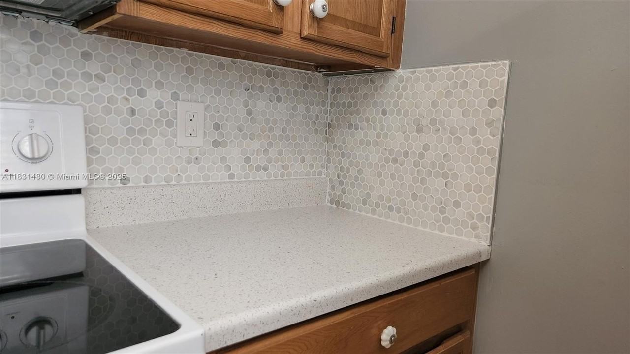 55 Sw 12th St #3 - Photo 6 of 10